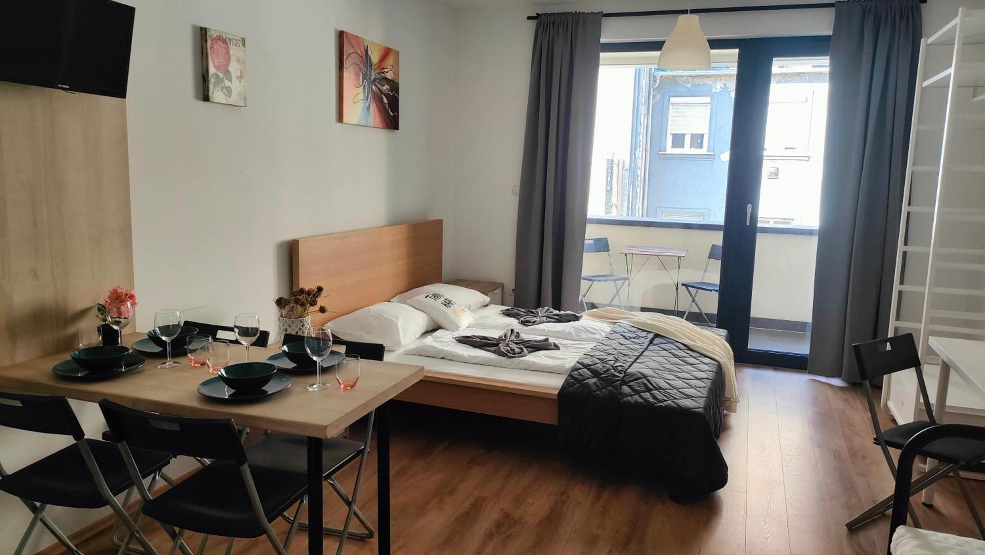 Cozy Studios Near The New York Cafe With Balcony And Ac — Fotók 2